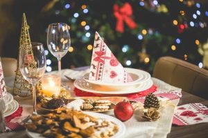 Weihnachtliche Tischdeko: Festlich und geschmackvoll eindecken