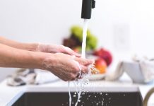 Coronavirus: Wie Betriebe Ihre Mitarbeiter schützen können Hände waschen