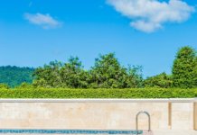Pool winterfest machen: So gehen Sie am besten vor