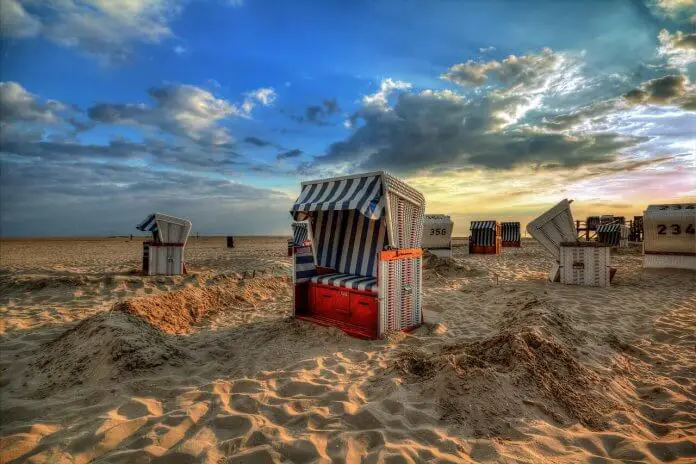 strandkorb-sonnenuntergang